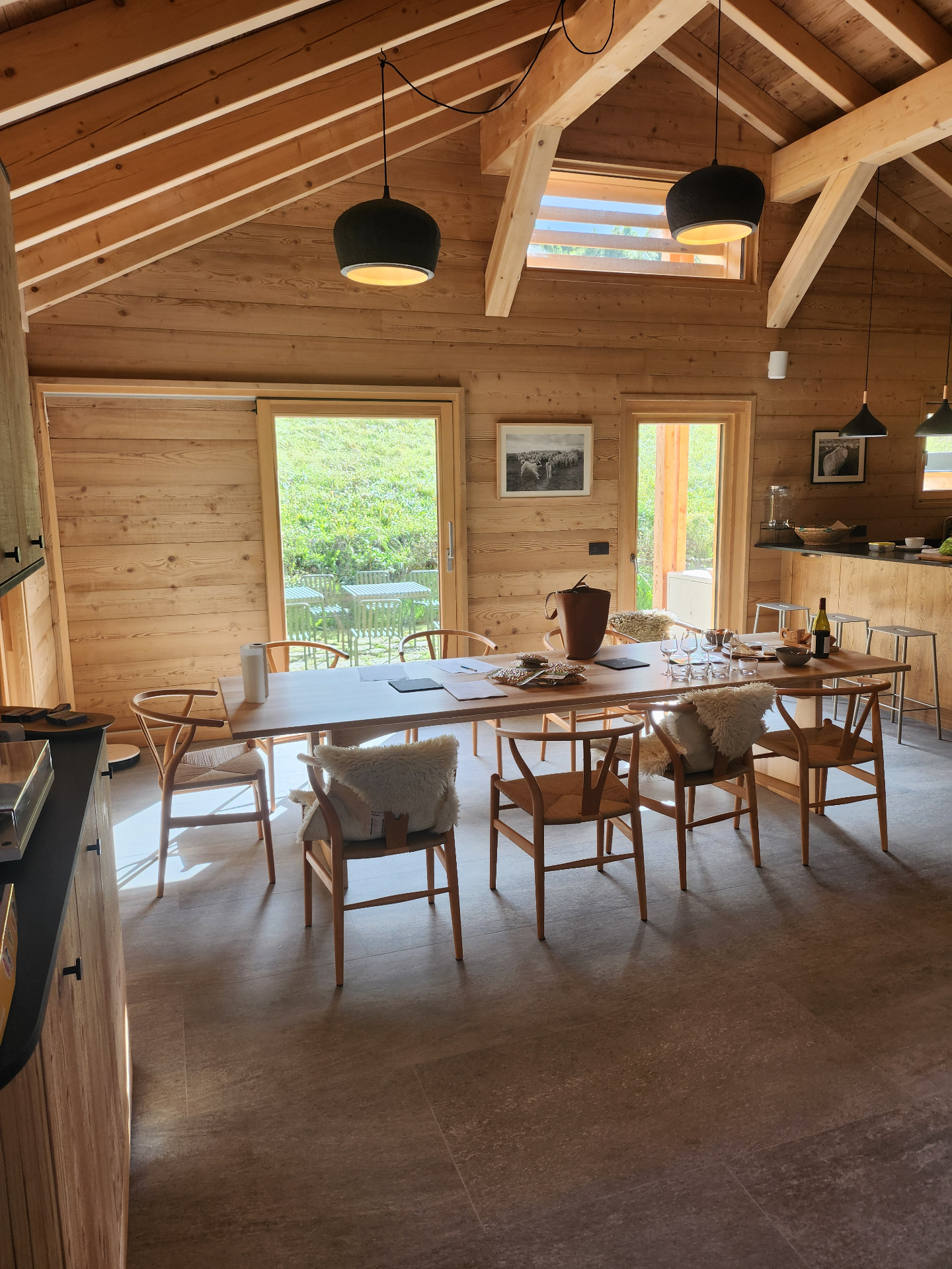 Séjour chalet bois clair Haute-Savoie